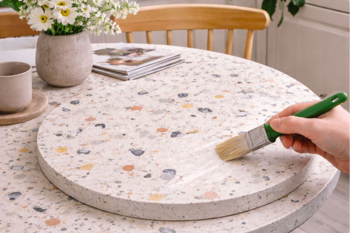 Come realizzare un tavolo in Aqua Resin con effetto terrazzo