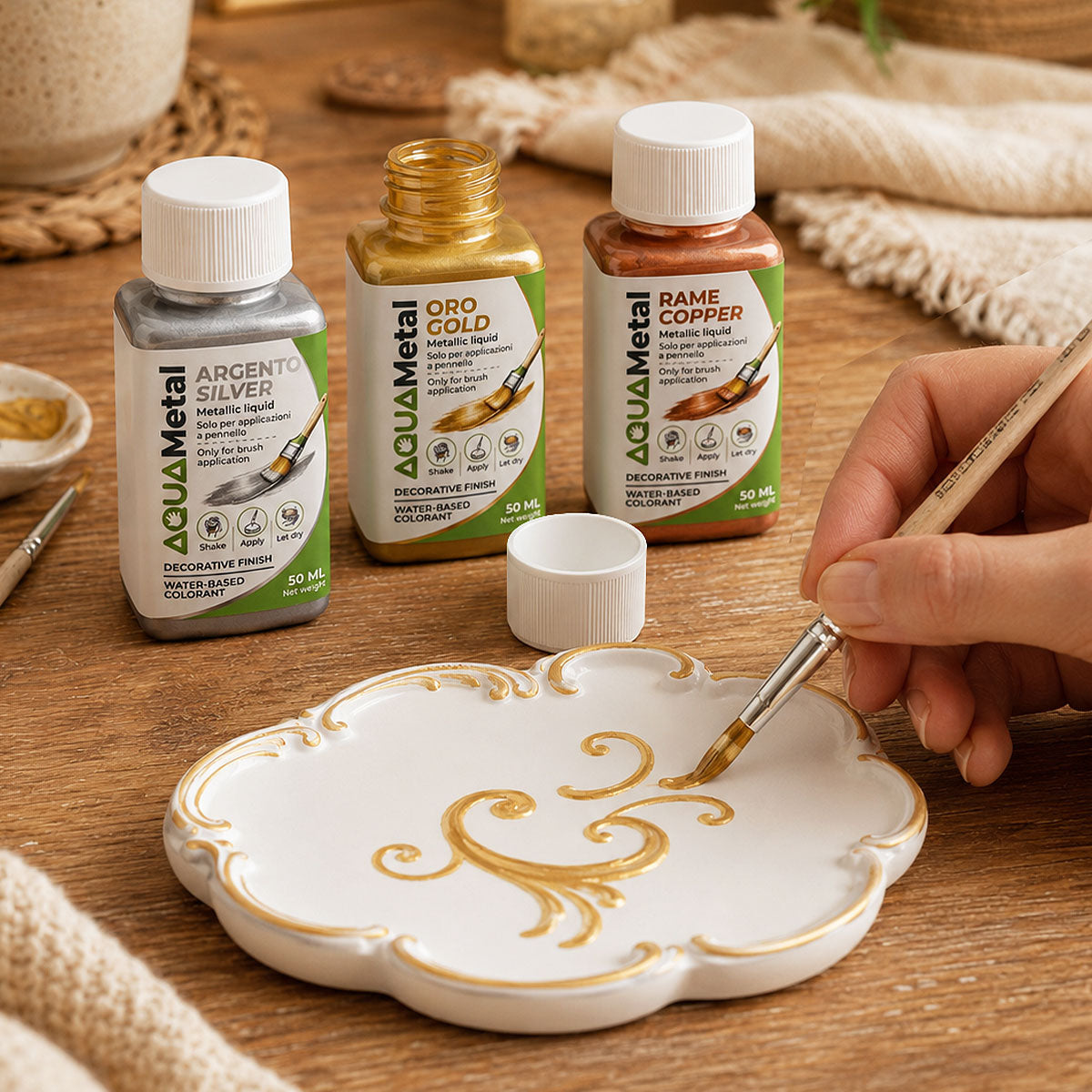 Aqua Metal – Liquid metallic color for decorating Aqua Resin with a brush