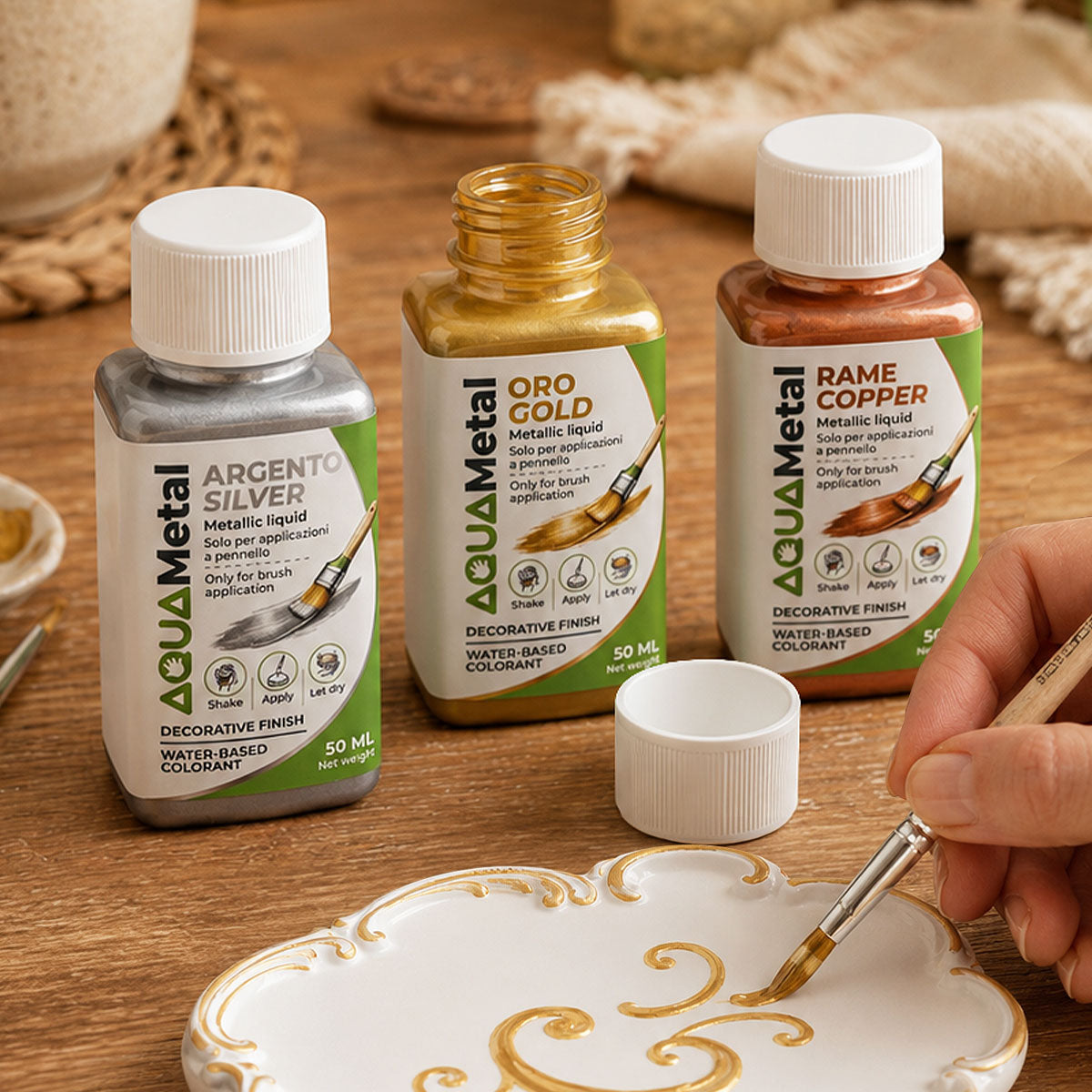 Aqua Metal – Liquid metallic color for decorating Aqua Resin with a brush